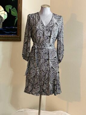 White House Black Market Black & White Nautilus Shell-Print Dress